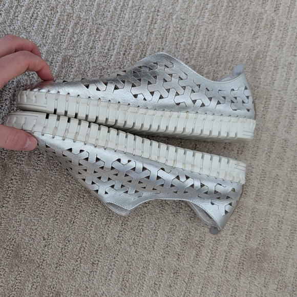 Silver Metallic Italian Leather Women's Slip-On Shoes Size 9.5 - Picture 4 of 8